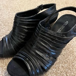 AEROSOLES BLACK WEDGE SANDALS WITH OPEN TOE